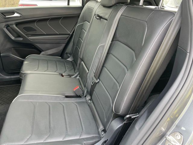 Vehicle image 8 of 30