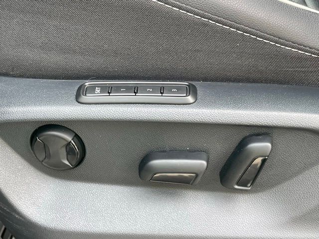 Vehicle image 14 of 30