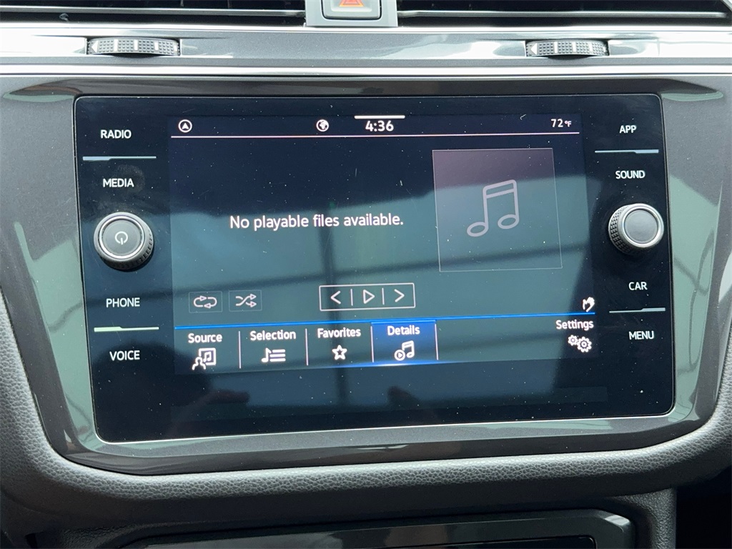 Vehicle image 27 of 60