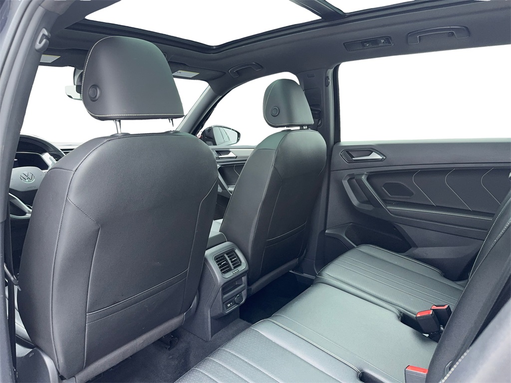 Vehicle image 39 of 60