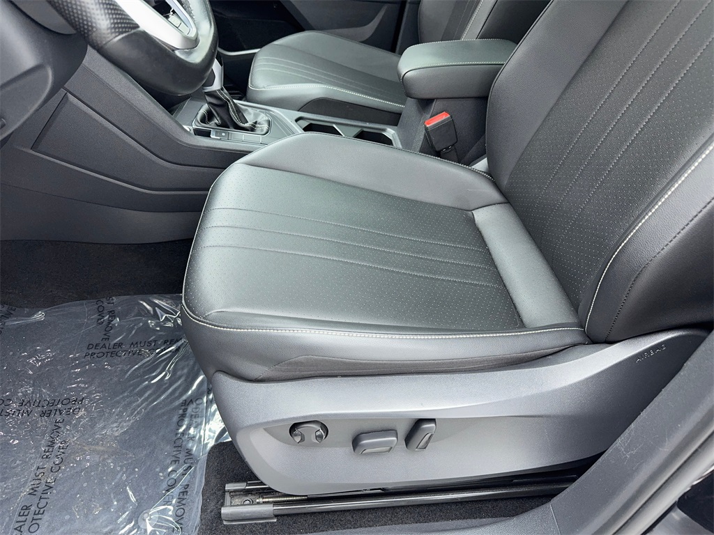 Vehicle image 37 of 60