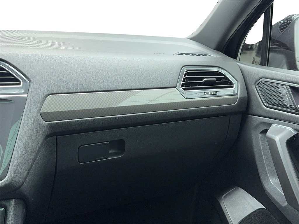 Vehicle image 20 of 60