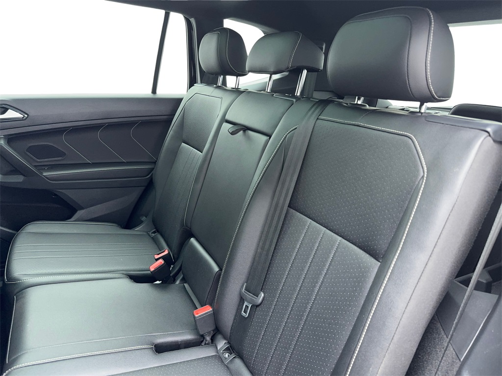 Vehicle image 40 of 60