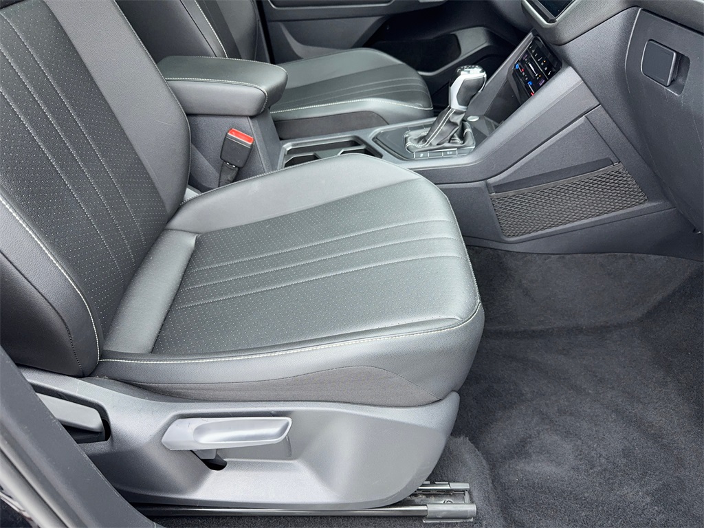 Vehicle image 50 of 60