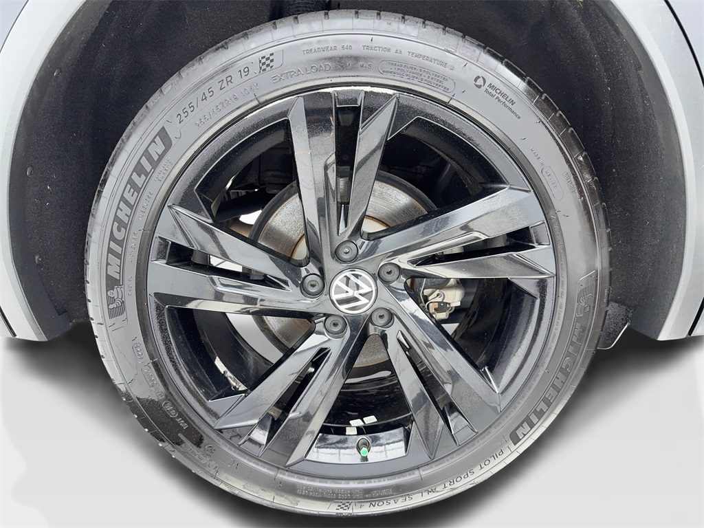 Vehicle image 52 of 60