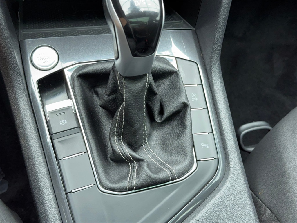Vehicle image 32 of 60