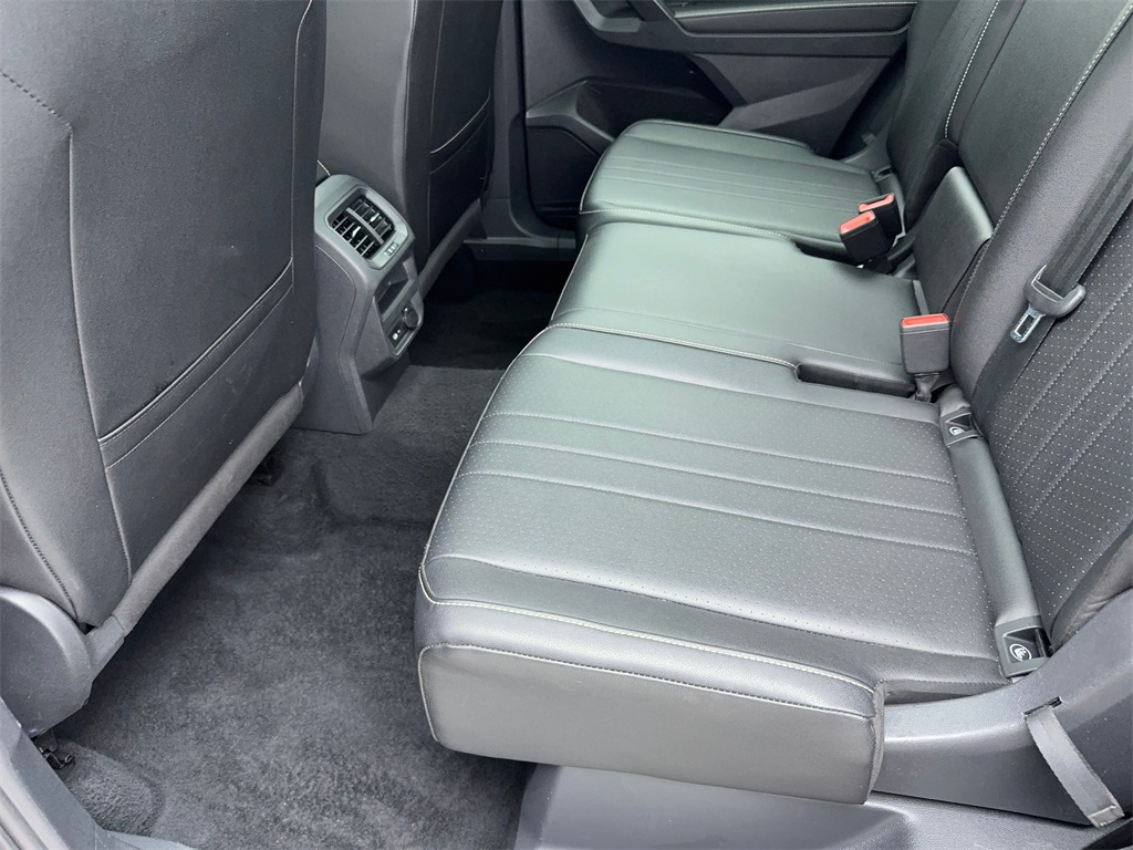 Vehicle image 41 of 60