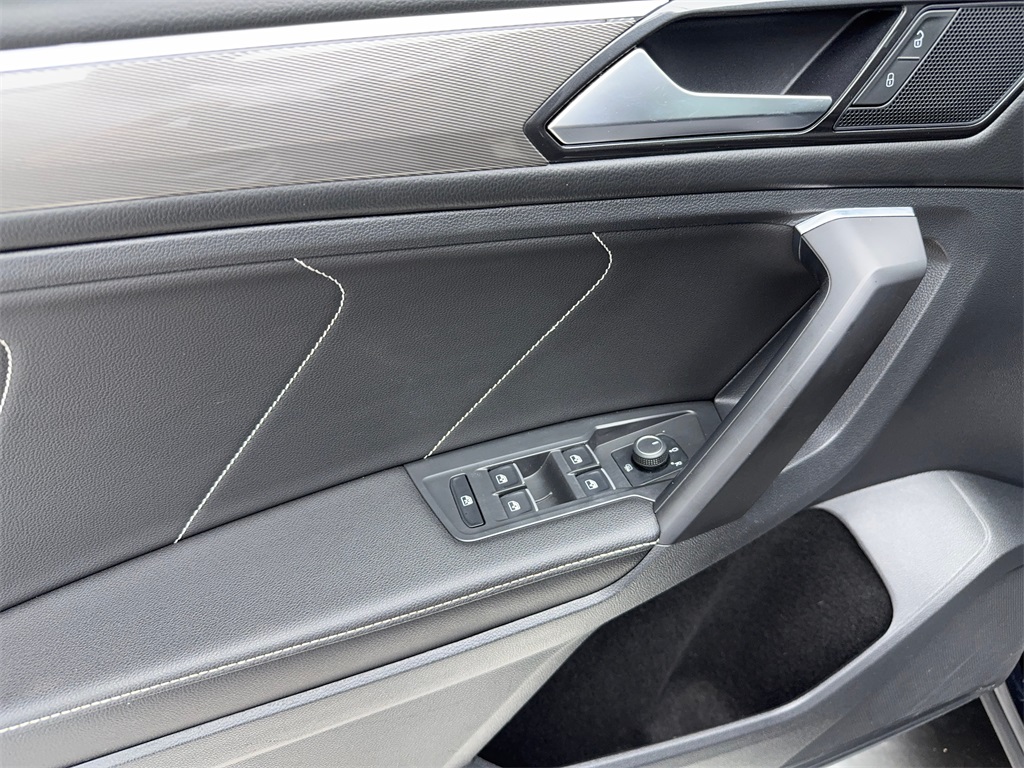Vehicle image 38 of 60