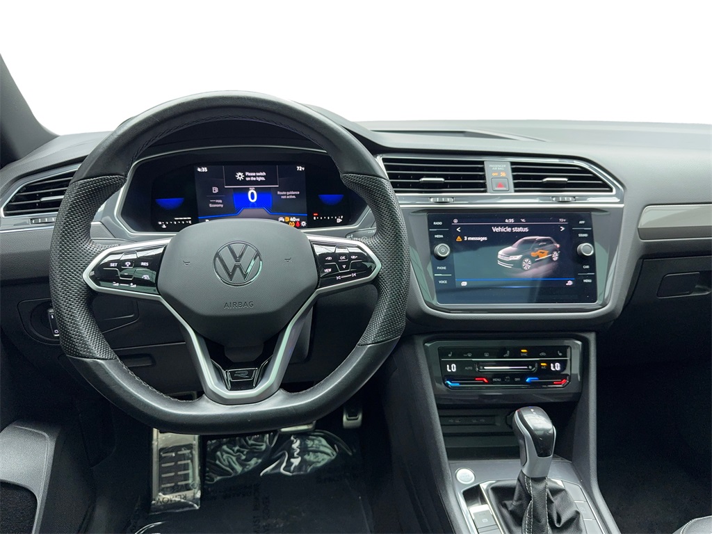 Vehicle image 17 of 60