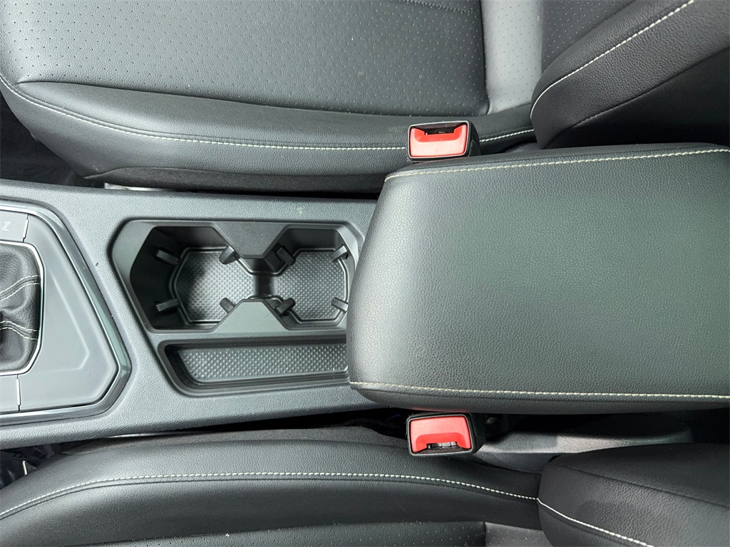 Vehicle image 33 of 60