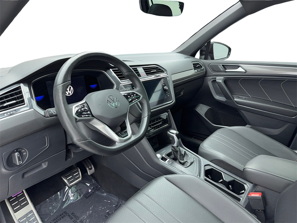 Vehicle image 14 of 60