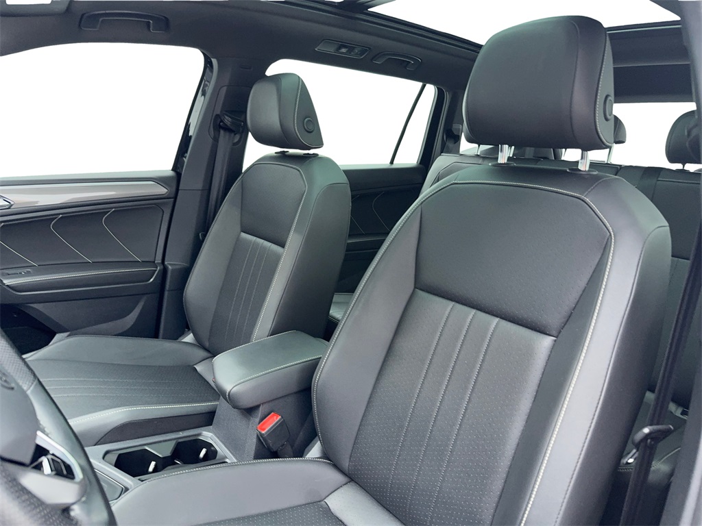Vehicle image 36 of 60