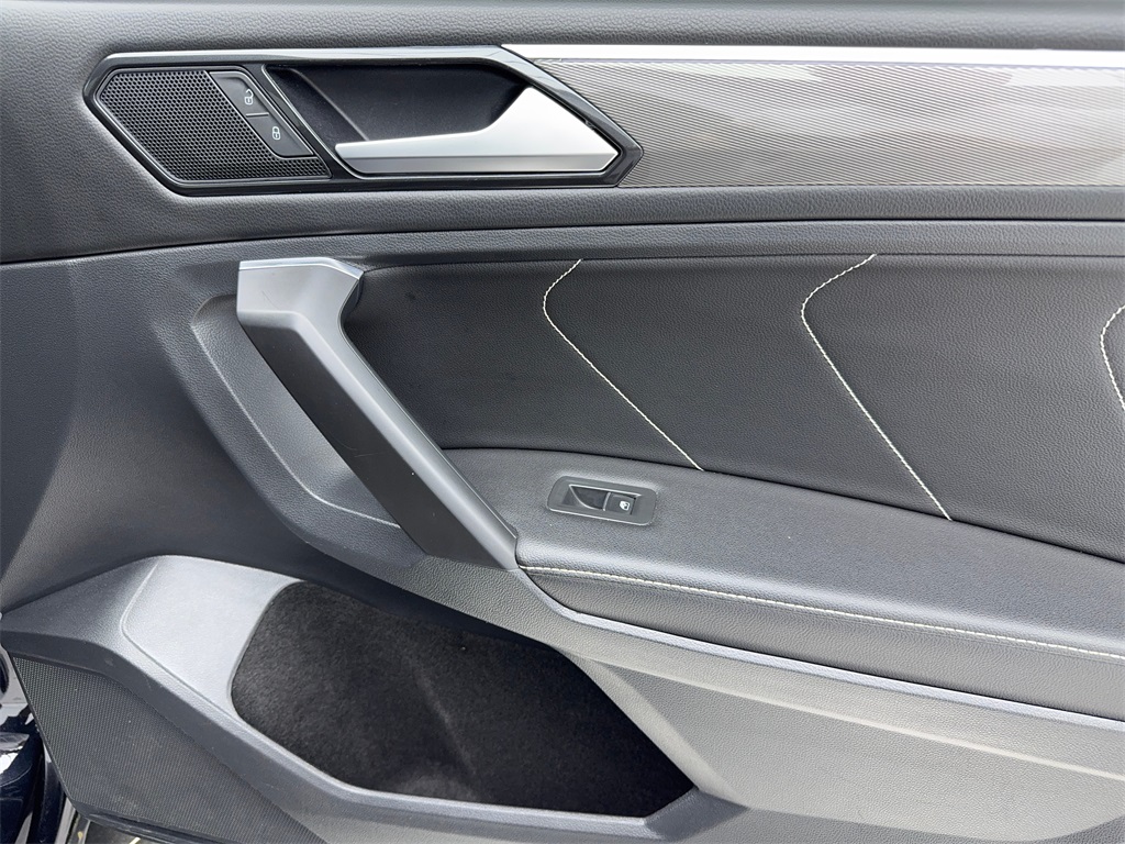 Vehicle image 51 of 60