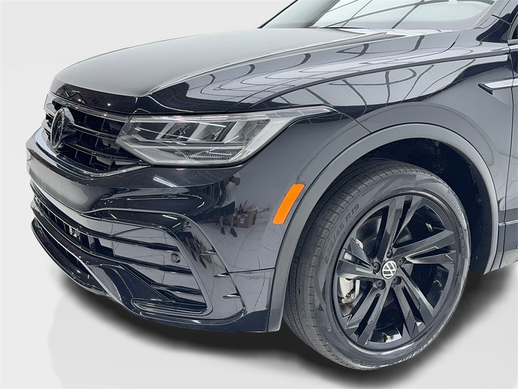 Vehicle image 11 of 60