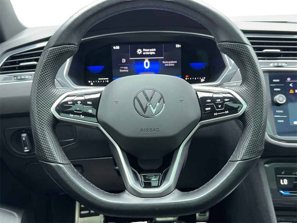 Vehicle image 18 of 60