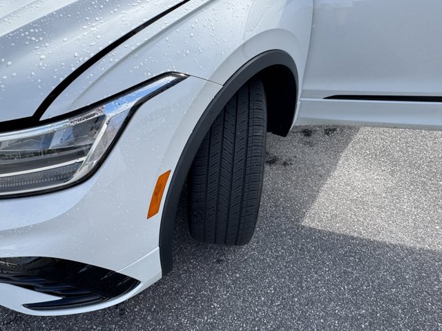 Vehicle image 10 of 35