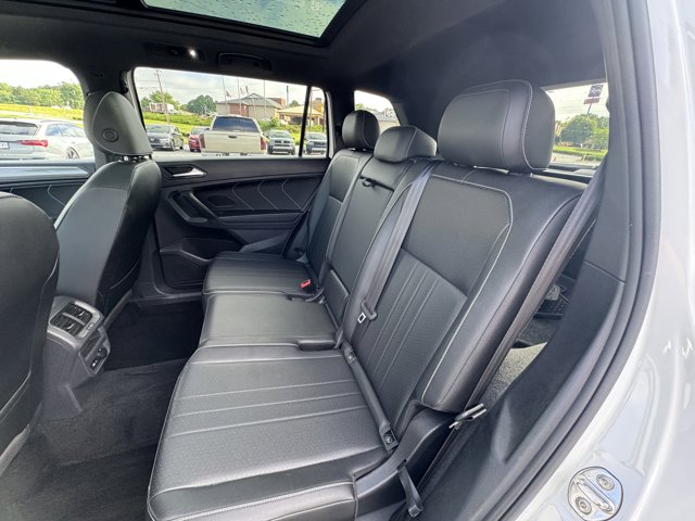 Vehicle image 31 of 35