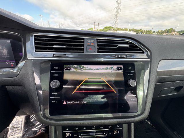 Vehicle image 27 of 35