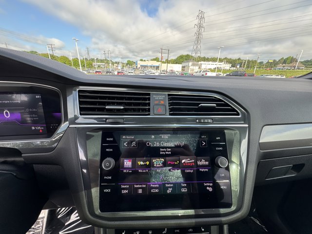 Vehicle image 25 of 35