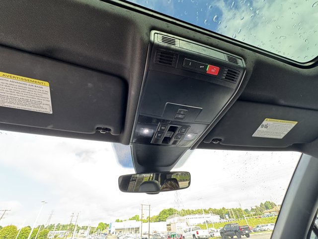 Vehicle image 28 of 35