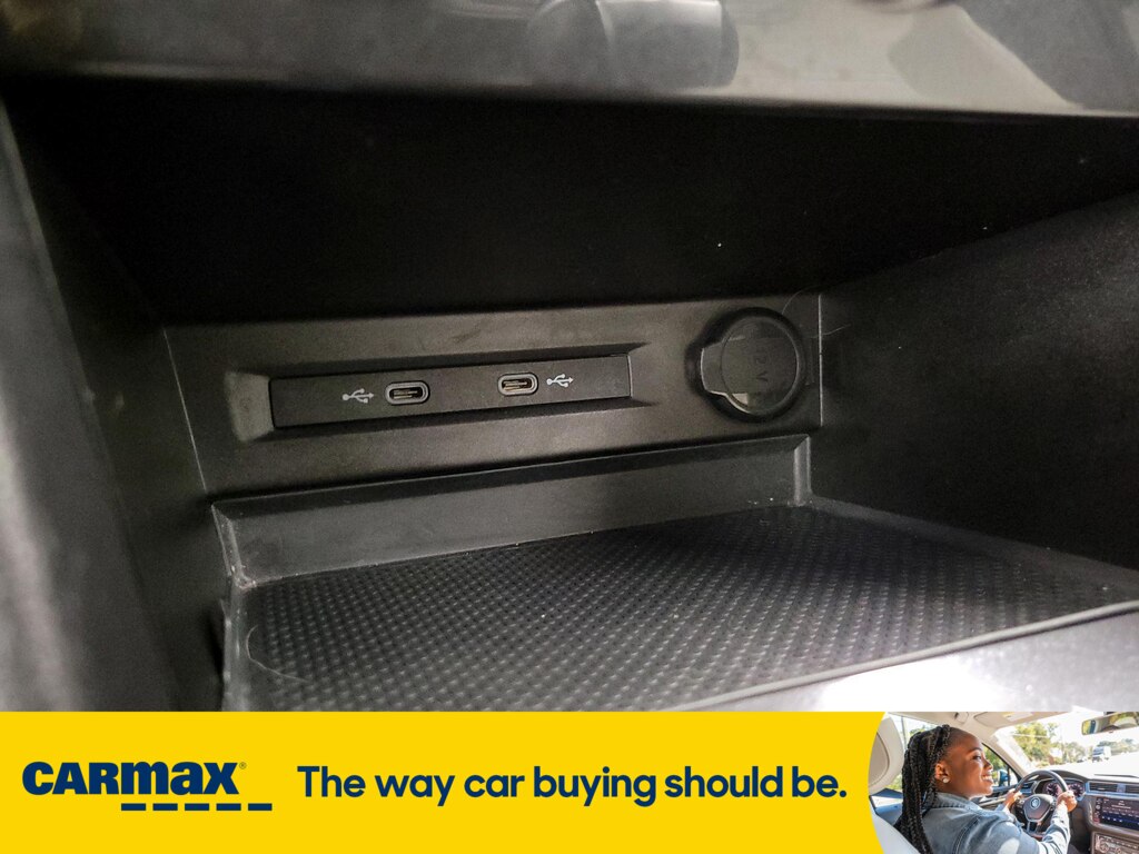 Vehicle image 23 of 27