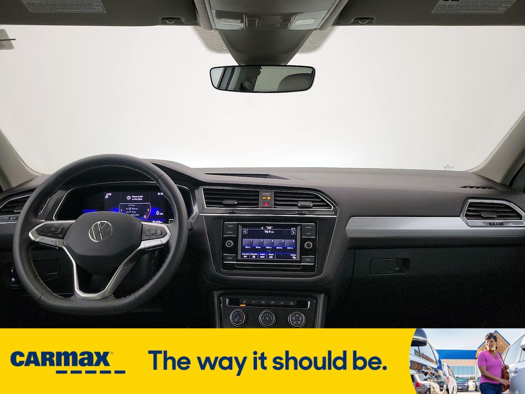 Vehicle image 11 of 27