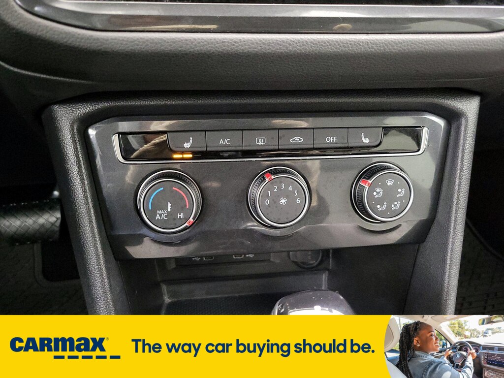 Vehicle image 21 of 27