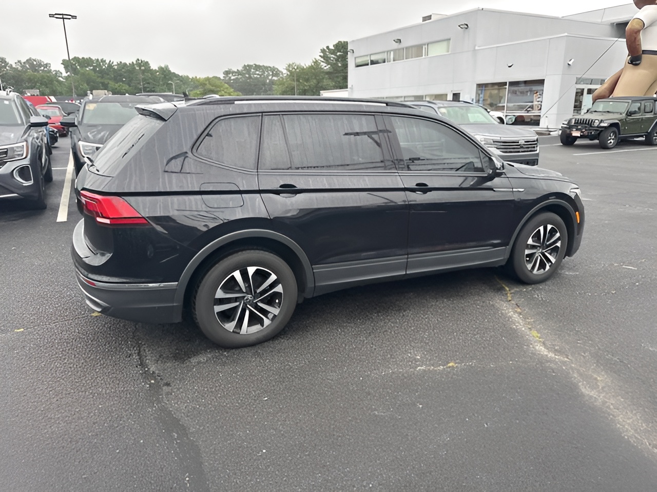 Vehicle image 10 of 13