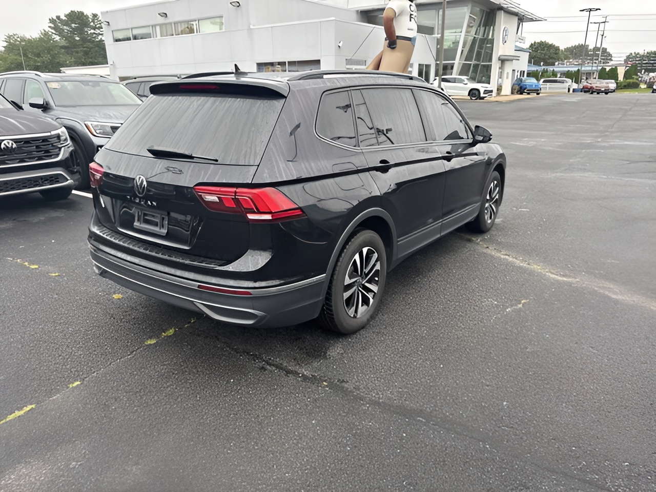 Vehicle image 11 of 13