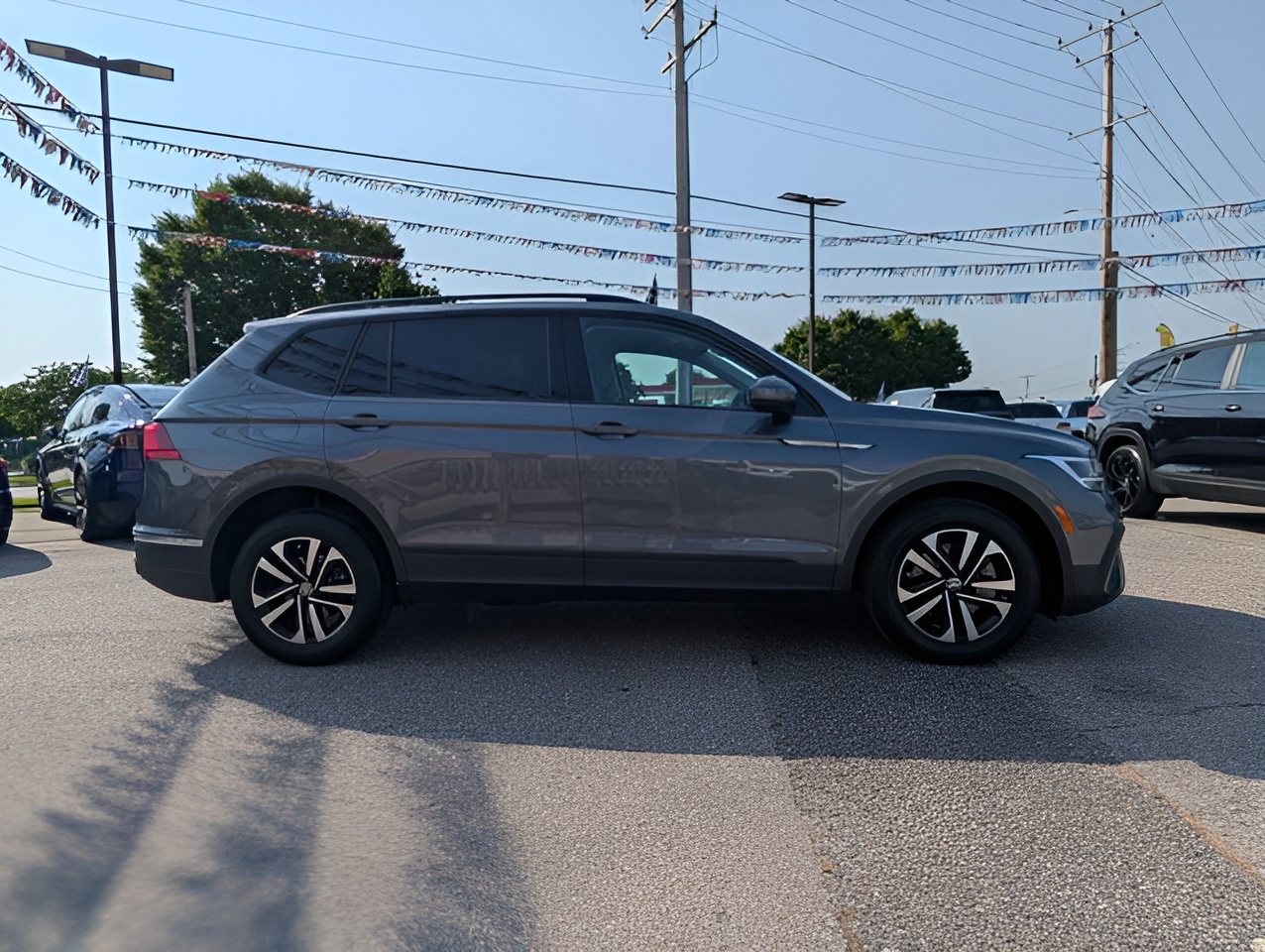 Vehicle image 33 of 37