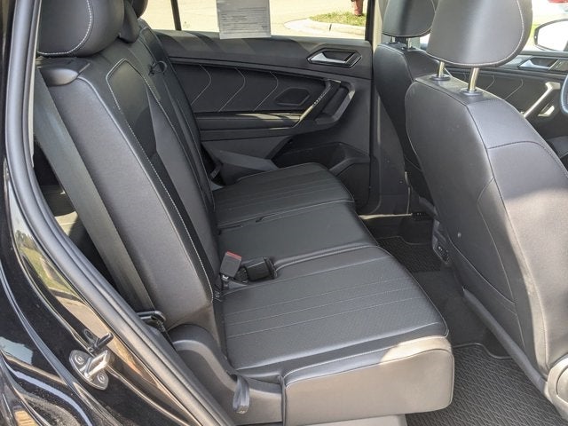 Vehicle image 37 of 41