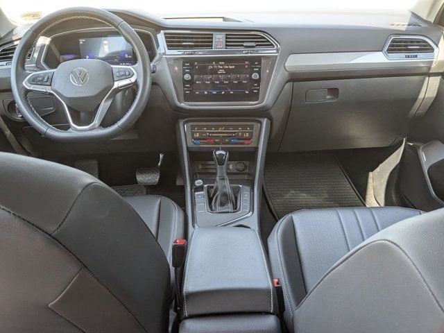 Vehicle image 32 of 41