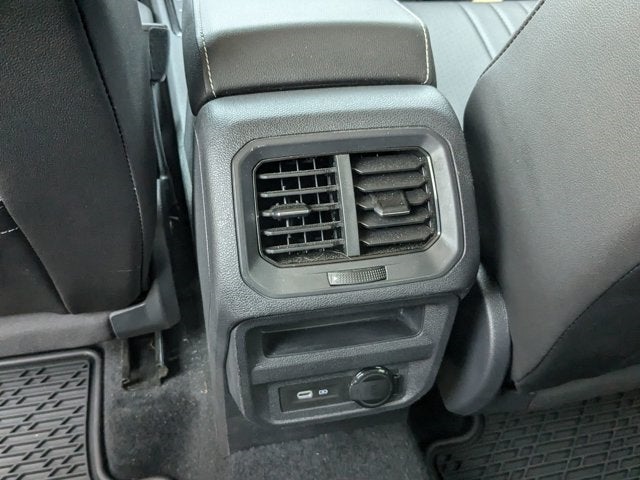 Vehicle image 31 of 41