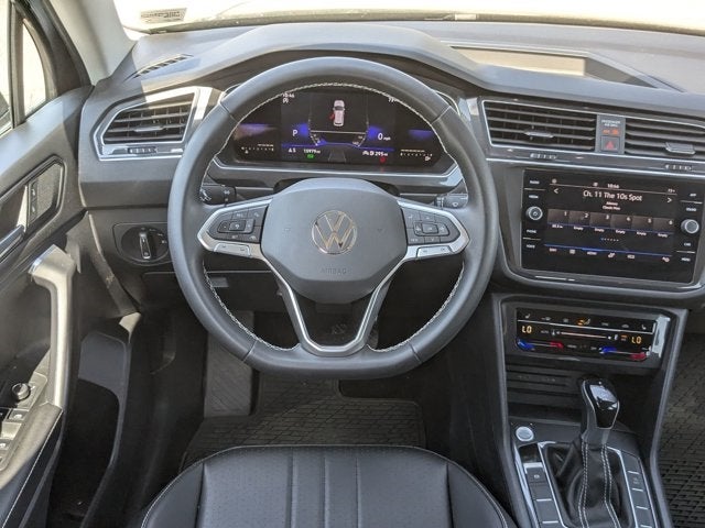 Vehicle image 33 of 41