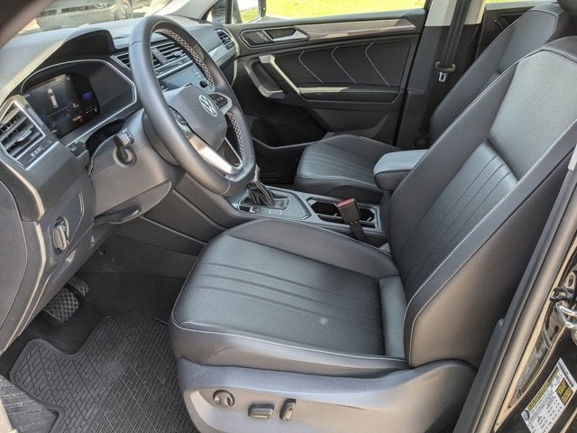 Vehicle image 13 of 41