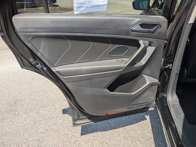 Vehicle image 28 of 41