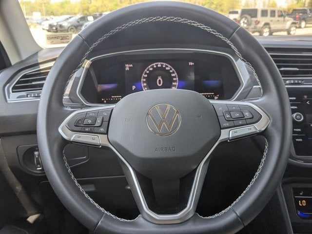 Vehicle image 17 of 41