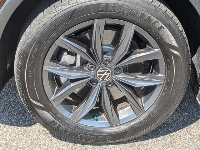 Vehicle image 10 of 41
