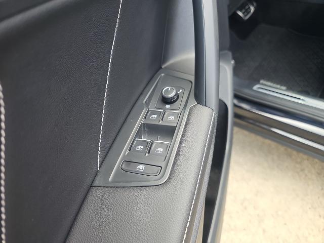 Vehicle image 23 of 35