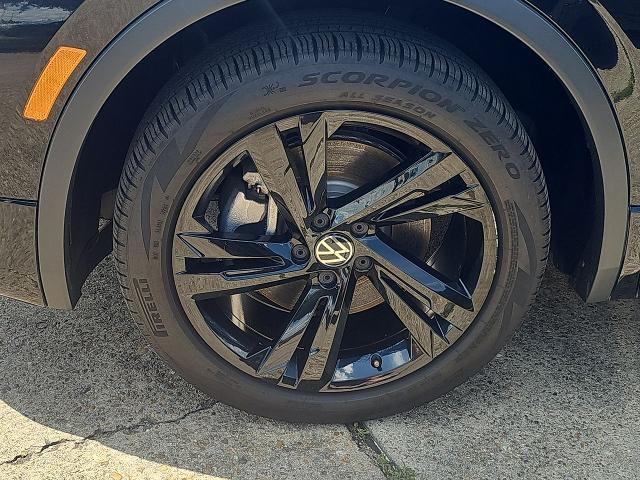 Vehicle image 33 of 35