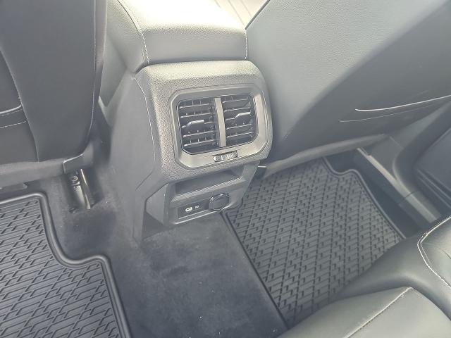 Vehicle image 21 of 35