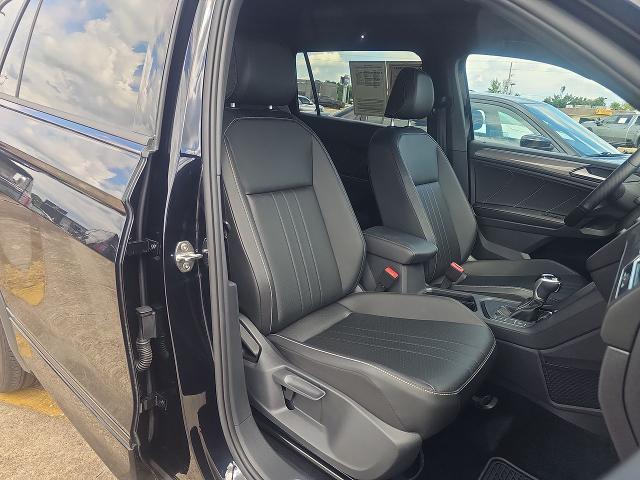 Vehicle image 28 of 35