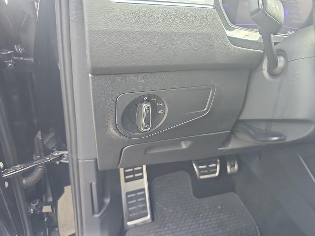 Vehicle image 17 of 35