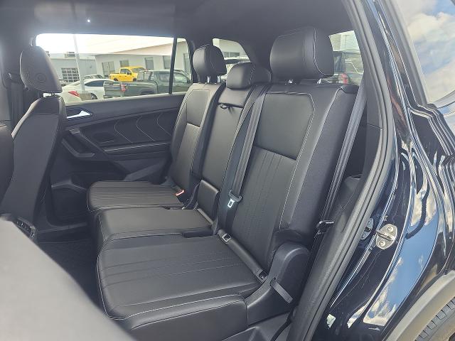 Vehicle image 25 of 35