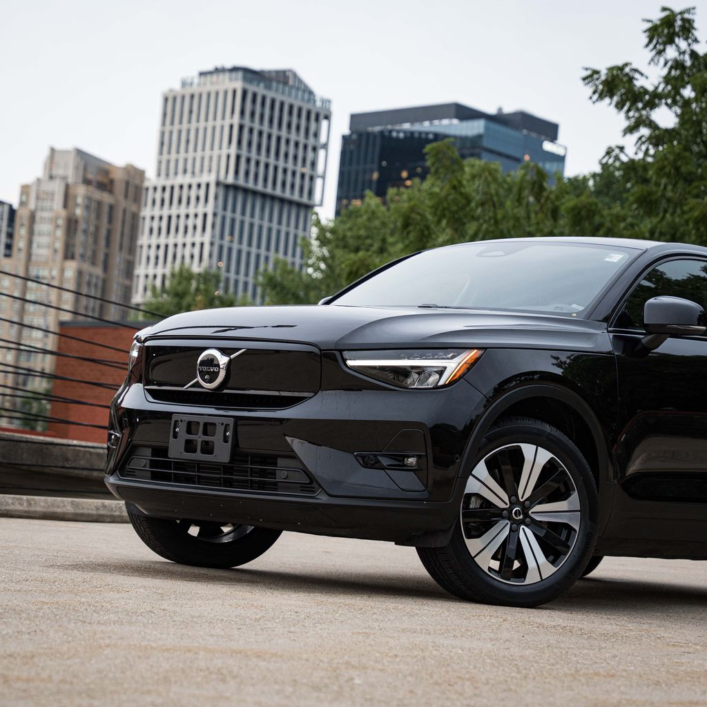 2023 Volvo C40 Recharge Pure Electric Plus Image 3 of 30
