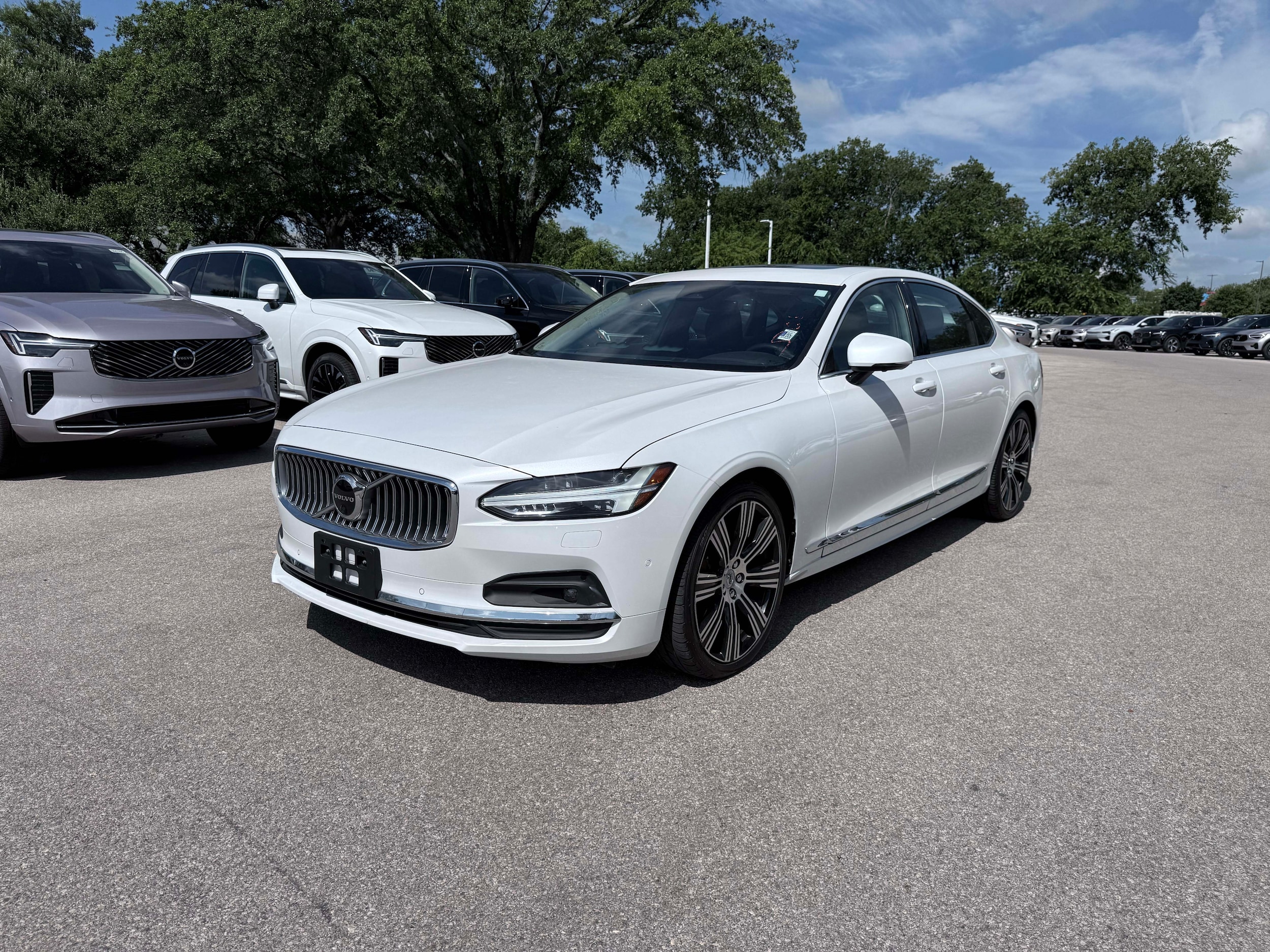 2023 Volvo S90 Plus Image 1 of 26