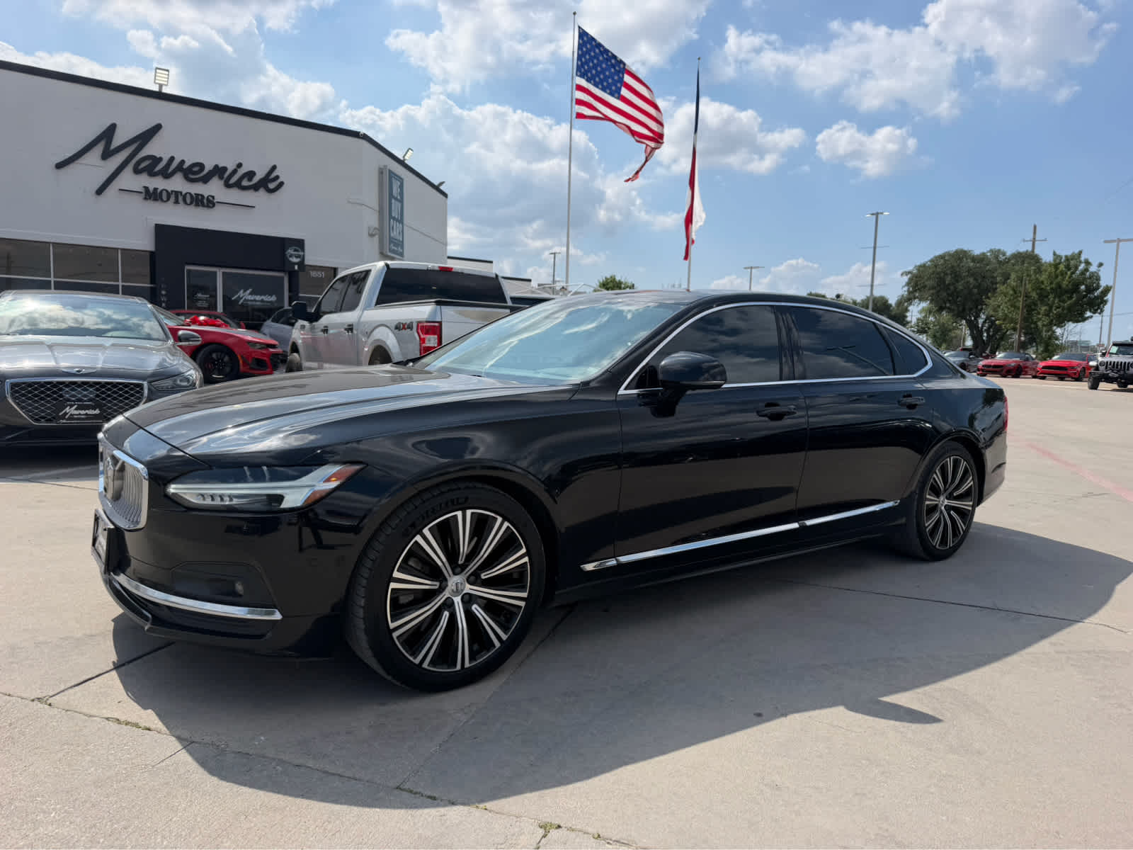 2023 Volvo S90 Plus Image 1 of 28