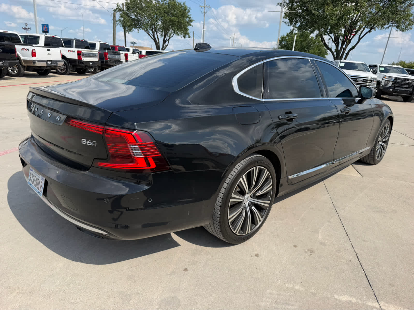 2023 Volvo S90 Plus Image 3 of 28