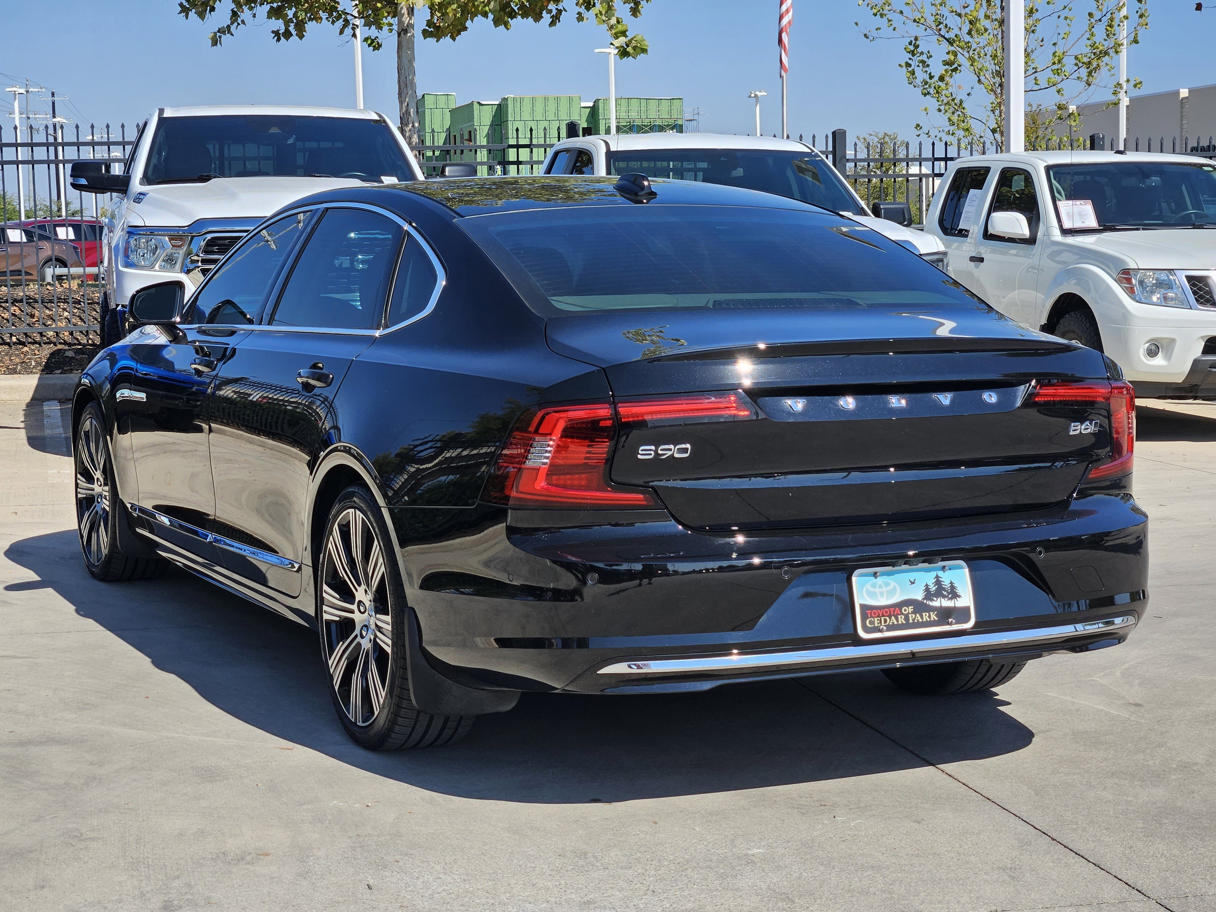 2023 Volvo S90 Plus Image 4 of 21
