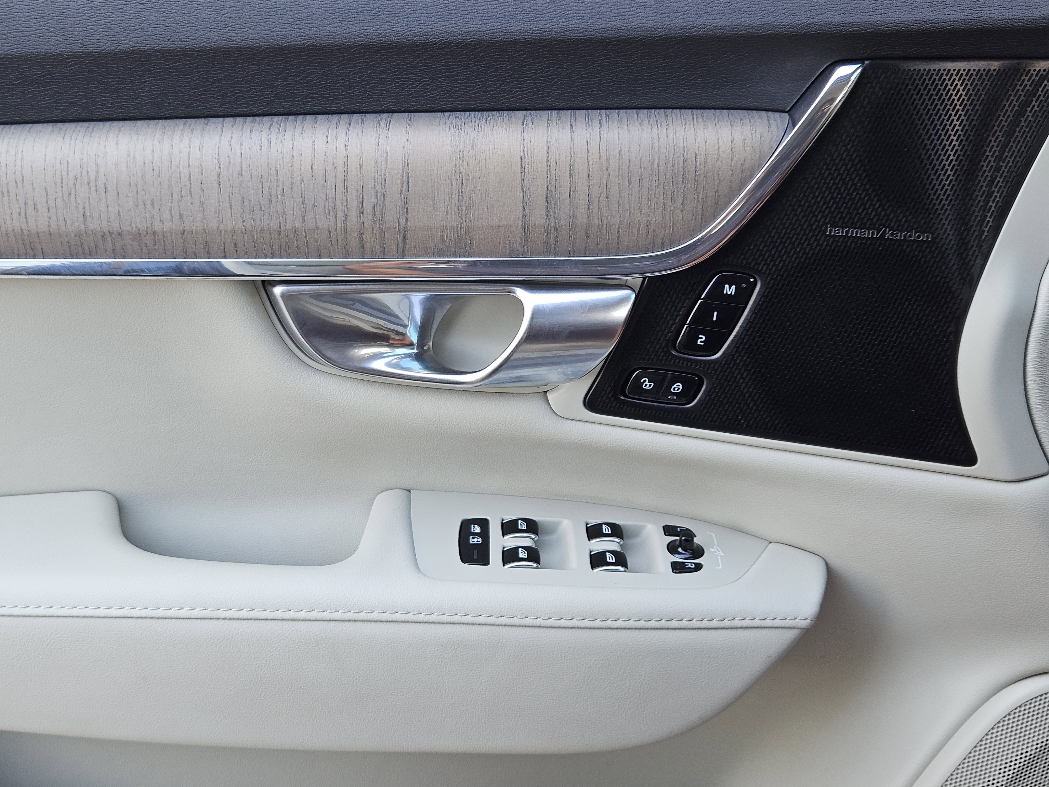 2023 Volvo S90 Plus Image 15 of 21